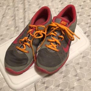 Used, Nike Womens tenis shoes